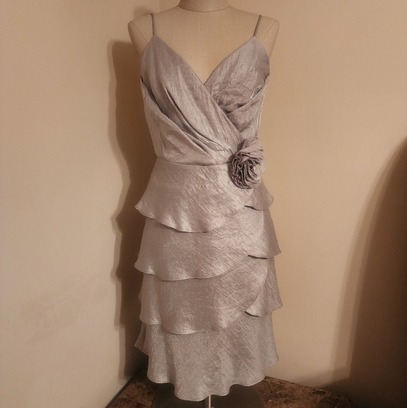 London Times Dresses & Skirts - London Times - Vintage Elegant Silver Layered Dress. Sz 8.  EUC!